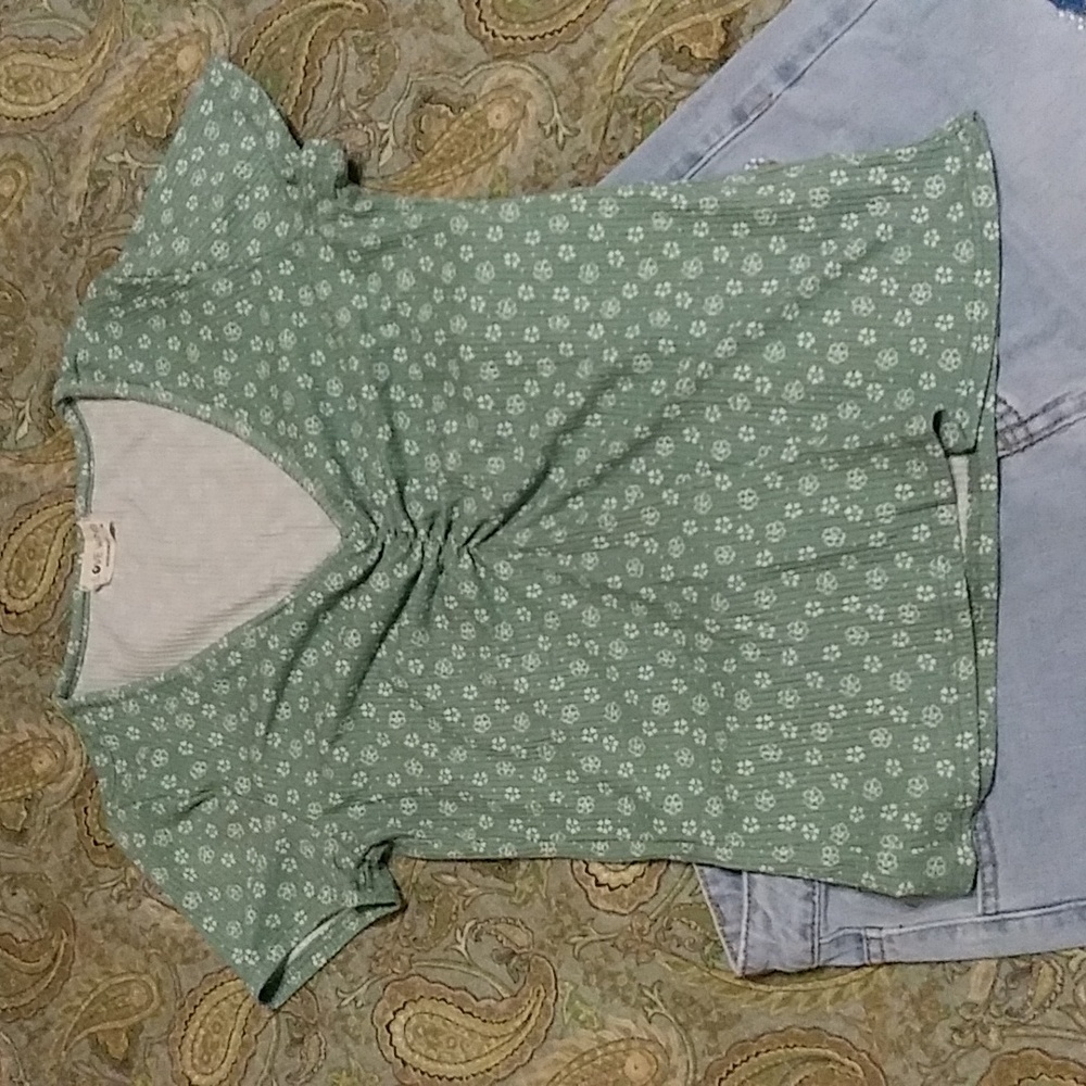 Pretty Floral Print Tee by Love Wins, size Medium